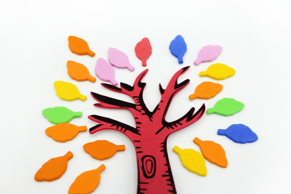 FIGURA EN FOAMY ARBOL Y HOJAS DE COLORES [PAC20170-2248]